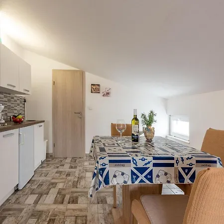 Beautiful In With Kitchen Apartment