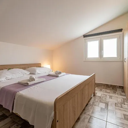 Beautiful In With Kitchen Apartment *